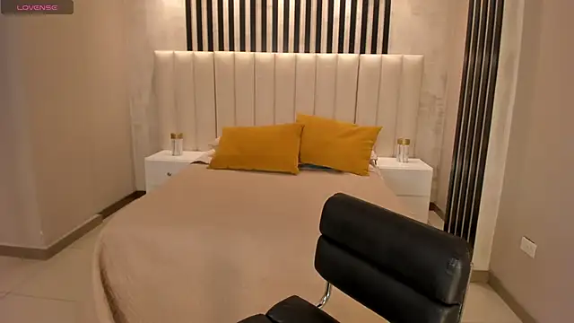 Snapshot of FernandaX1 chatting on 03-06-25, 06:26 FernandaX1 online show from 03-06-25, 06:26