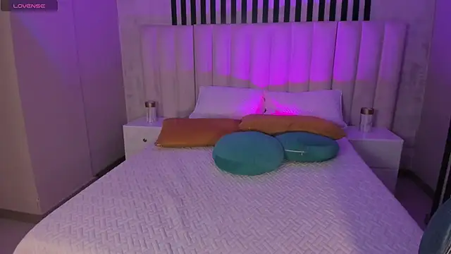 Snapshot of FernandaX1 chatting on 10-24-25, 11:39 FernandaX1 online show from 10-24-25, 11:39