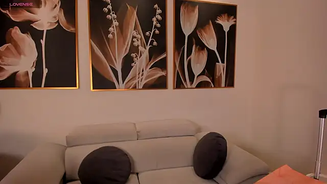 Snapshot of FernandaX1 chatting on 11-06-25, 11:11 FernandaX1 online show from 11-06-25, 11:11