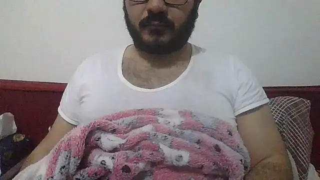 Snapshot of UrfavSlaveBitch chatting on 03-08-26, 04:33 UrfavSlaveBitch online show from 03-08-26, 04:33