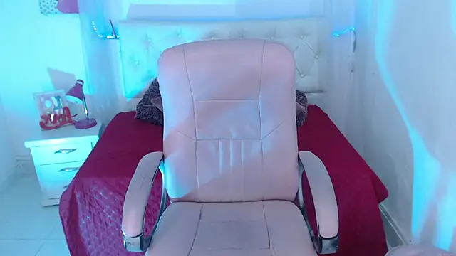 Snapshot of Allison_Dubois chatting on 02-09-25, 07:38 Allison Dubois online show from 02-09-25, 07:38