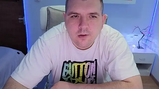 Snapshot of JasonJacks chatting on 06-14-26, 04:14 JasonJacks online show from 06-14-26, 04:14
