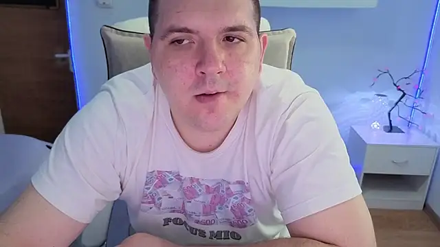 Snapshot of JasonJacks chatting on 06-20-26, 10:07 JasonJacks online show from 06-20-26, 10:07