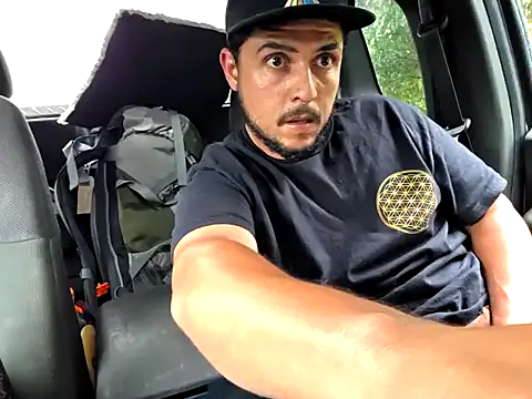 Snapshot of Bigsakzak chatting on 09-23-25, 08:23 Bigsakzak online show from 09-23-25, 08:23