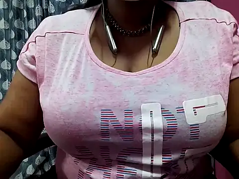 Snapshot of Tamilsathya2024 chatting on 03-18-25, 02:04 Tamilsathya2024 online show from 03-18-25, 02:04