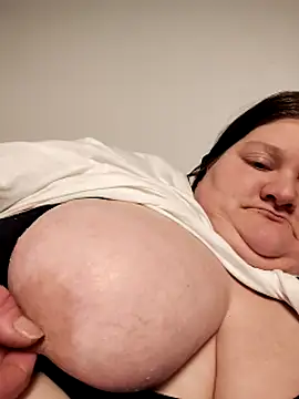 Snapshot of chrissybear84 chatting on 02-19-25, 06:00 chrissybear84 online show from 02-19-25, 06:00