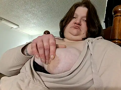 Snapshot of chrissybear84 chatting on 03-12-25, 05:17 chrissybear84 online show from 03-12-25, 05:17