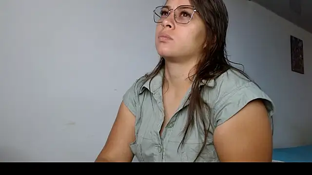 Snapshot of Paloma_Desire chatting on 11-19-25, 01:00 Paloma Desire online show from 11-19-25, 01:00