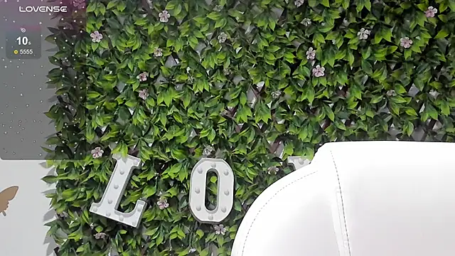 Snapshot of melanie_hh chatting on 02-22-25, 10:29 melanie hh online show from 02-22-25, 10:29