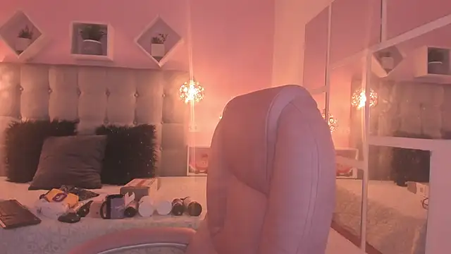 Snapshot of melanie_hh chatting on 10-14-25, 04:02 melanie hh online show from 10-14-25, 04:02