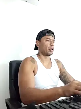 Snapshot of Antolinex chatting on 12-14-25, 06:12 Antolinex online show from 12-14-25, 06:12