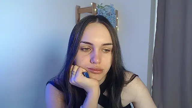 Snapshot of IrinaShayk18 chatting on 01-03-25, 08:32 IrinaShayk18 online show from 01-03-25, 08:32