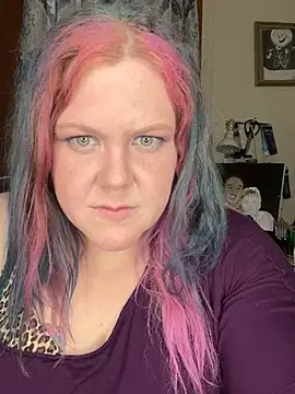 Snapshot of leenieb88 chatting on 12-23-24, 04:06 leenieb88 online show from 12-23-24, 04:06