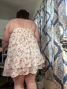 Snapshot of leenieb88 chatting on 01-12-26, 04:01 leenieb88 online show from 01-12-26, 04:01