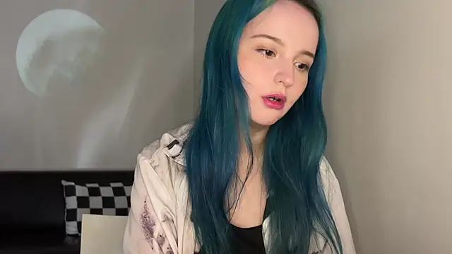 bumble bee online show from 12-28-24, 01:06