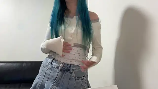 bumble bee online show from 01-05-25, 04:16