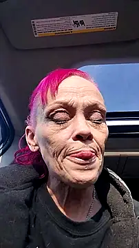 Snapshot of MommyMisfit chatting on 12-20-25, 03:08 MommyMisfit online show from 12-20-25, 03:08