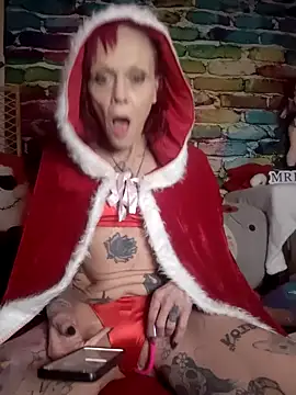 Snapshot of MommyMisfit chatting on 12-22-25, 11:24 MommyMisfit online show from 12-22-25, 11:24