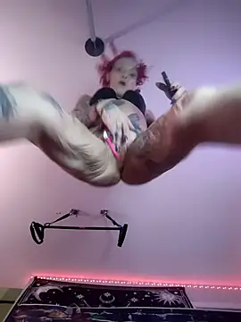 Snapshot of MommyMisfit chatting on 01-14-26, 10:43 MommyMisfit online show from 01-14-26, 10:43