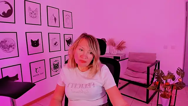Snapshot of RosalindaFortuna chatting on 12-25-24, 11:22 RosalindaFortuna online show from 12-25-24, 11:22