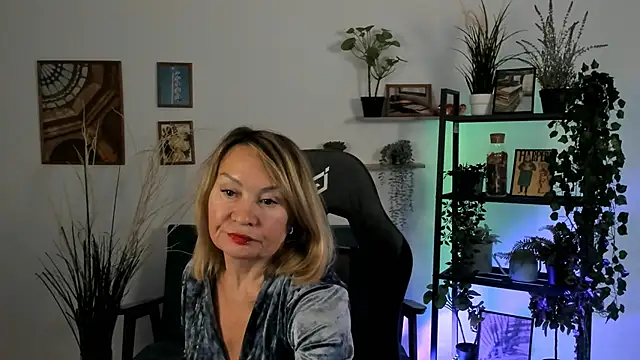 Snapshot of RosalindaFortuna chatting on 01-04-25, 02:04 RosalindaFortuna online show from 01-04-25, 02:04