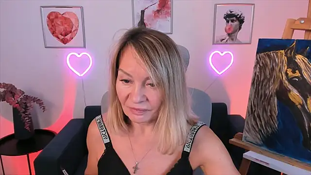 Snapshot of RosalindaFortuna chatting on 01-09-25, 02:18 RosalindaFortuna online show from 01-09-25, 02:18