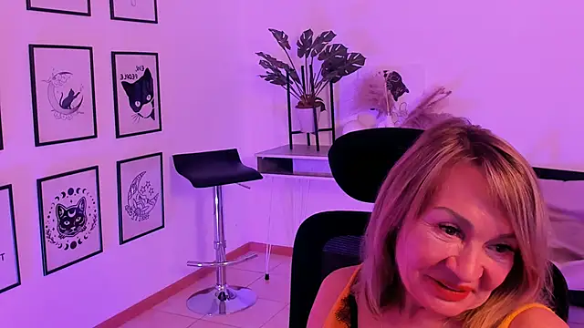 Snapshot of RosalindaFortuna chatting on 01-27-25, 02:13 RosalindaFortuna online show from 01-27-25, 02:13