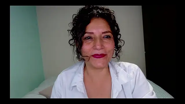 Snapshot of arianna_ros3 chatting on 03-10-26, 12:04 arianna ros3 online show from 03-10-26, 12:04