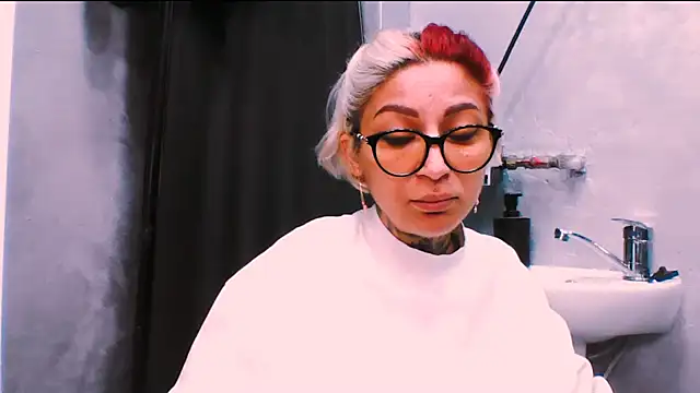 Snapshot of Lucky_Deniz chatting on 11-23-25, 10:04 Lucky Deniz online show from 11-23-25, 10:04