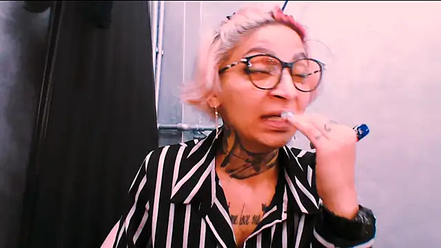 Snapshot of Lucky_Deniz chatting on 11-26-25, 08:59 Lucky Deniz online show from 11-26-25, 08:59