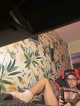 Snapshot of Lucky_Deniz chatting on 12-17-25, 10:38 Lucky Deniz online show from 12-17-25, 10:38