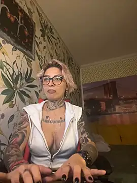 Snapshot of Lucky_Deniz chatting on 12-19-25, 09:11 Lucky Deniz online show from 12-19-25, 09:11