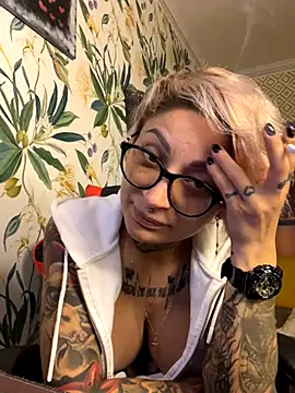 Snapshot of Lucky_Deniz chatting on 12-20-25, 10:11 Lucky Deniz online show from 12-20-25, 10:11