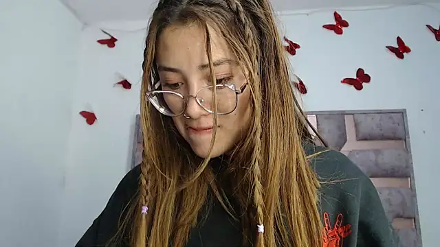 Snapshot of Anny_Fox- chatting on 09-25-25, 03:21 Anny Fox- online show from 09-25-25, 03:21