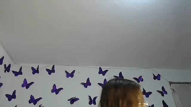 Snapshot of Anny_Fox- chatting on 11-19-25, 03:06 Anny Fox- online show from 11-19-25, 03:06