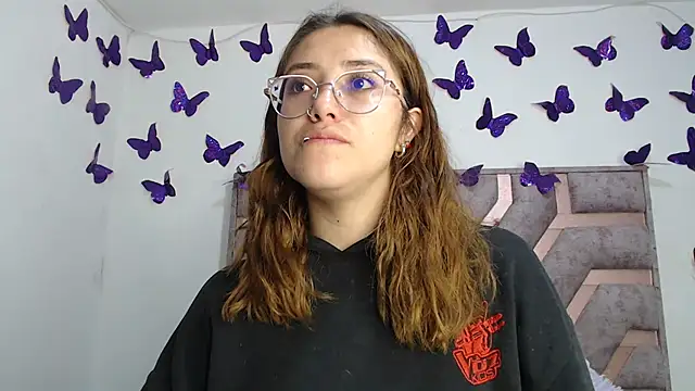 Snapshot of Anny_Fox- chatting on 11-20-25, 02:45 Anny Fox- online show from 11-20-25, 02:45