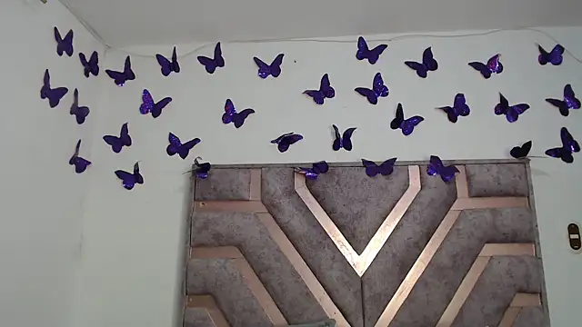 Snapshot of Anny_Fox- chatting on 11-21-25, 03:05 Anny Fox- online show from 11-21-25, 03:05