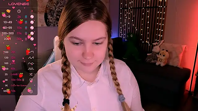 Snapshot of Ellie_Wellie chatting on 09-21-25, 08:21 Ellie Wellie online show from 09-21-25, 08:21