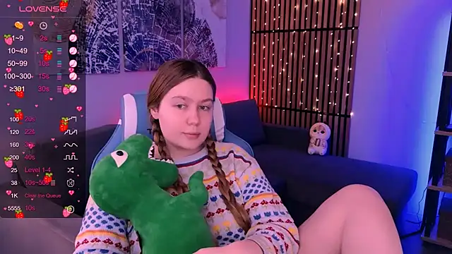 Snapshot of Ellie_Wellie chatting on 10-26-25, 11:42 Ellie Wellie online show from 10-26-25, 11:42