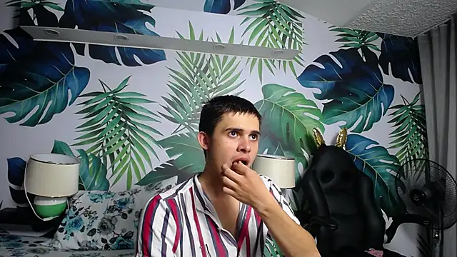 Snapshot of Gurvinder_1 chatting on 02-08-25, 01:22 Gurvinder 1 online show from 02-08-25, 01:22