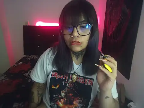 Snapshot of Eta_carinae chatting on 01-09-25, 03:04 Eta carinae online show from 01-09-25, 03:04