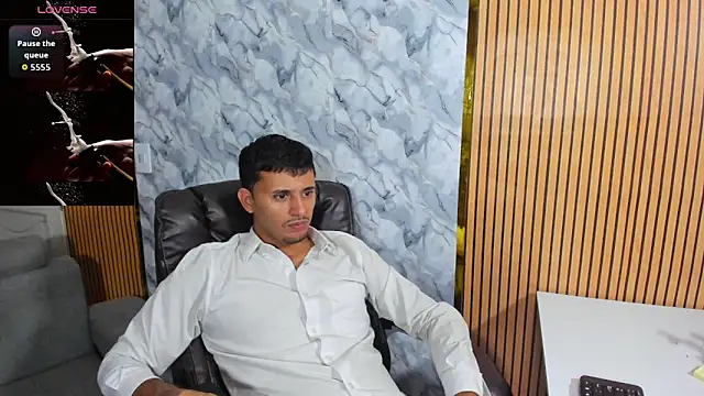 Snapshot of Hideintheoffice chatting on 11-06-25, 03:40 Hideintheoffice online show from 11-06-25, 03:40