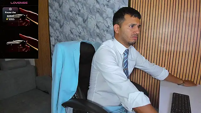 Snapshot of Hideintheoffice chatting on 11-21-25, 10:58 Hideintheoffice online show from 11-21-25, 10:58