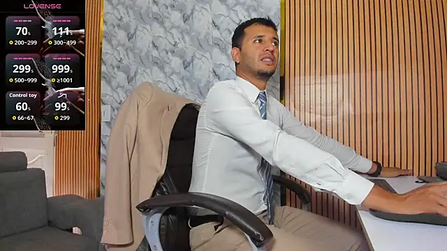 Snapshot of Hideintheoffice chatting on 11-28-25, 06:54 Hideintheoffice online show from 11-28-25, 06:54