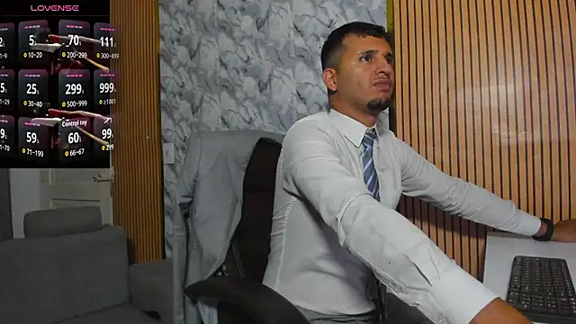 Snapshot of Hideintheoffice chatting on 12-05-25, 05:16 Hideintheoffice online show from 12-05-25, 05:16