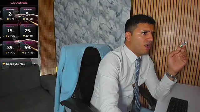 Snapshot of Hideintheoffice chatting on 12-13-25, 08:58 Hideintheoffice online show from 12-13-25, 08:58