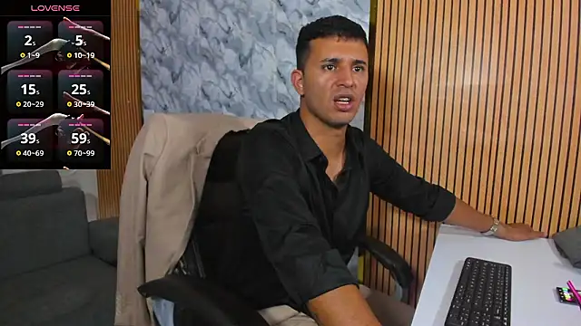 Snapshot of Hideintheoffice chatting on 01-07-26, 10:34 Hideintheoffice online show from 01-07-26, 10:34