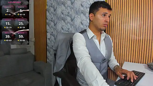 Snapshot of Hideintheoffice chatting on 01-17-26, 03:22 Hideintheoffice online show from 01-17-26, 03:22