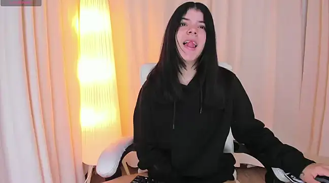 Snapshot of Maddy_bennet chatting on 03-12-25, 05:02 Maddy bennet online show from 03-12-25, 05:02