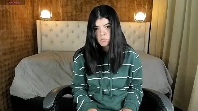 Snapshot of Maddy_bennet chatting on 03-19-25, 05:52 Maddy bennet online show from 03-19-25, 05:52